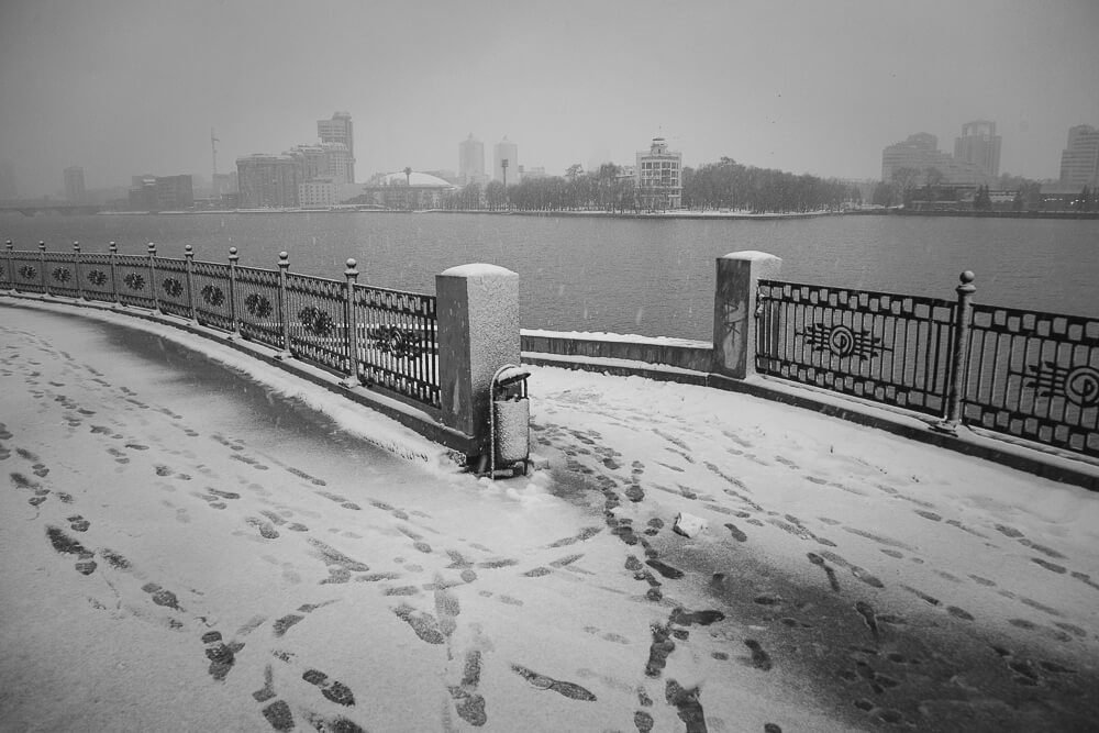 Первый снег. Екатеринбург, Набережная Рабочей Молодежи, ноябрь 2012