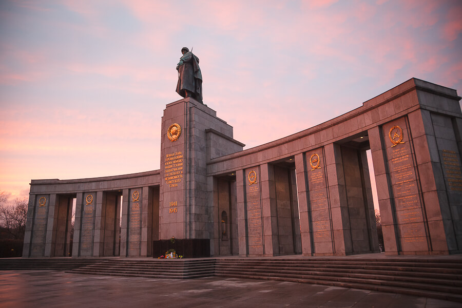 Памятник русскому солдату, достопримечательности Берлина