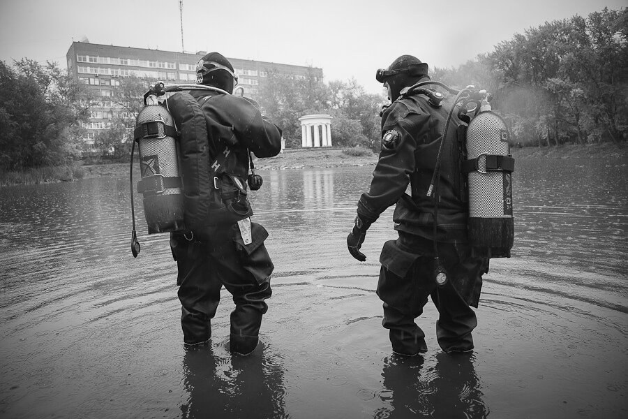 Водолазы на уборке. Харитоновский парк