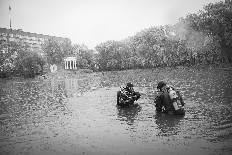 Водолазы на уборке. Харитоновский парк